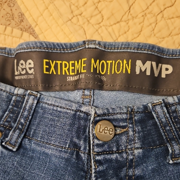 Lee MVP Extreme Motion Men's Denim Jeans - Picture 2 of 5